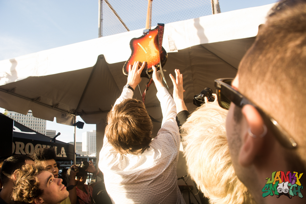 Thurston Moore homage to guitar gods
