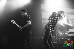 The Kills Destroy the Glasshouse