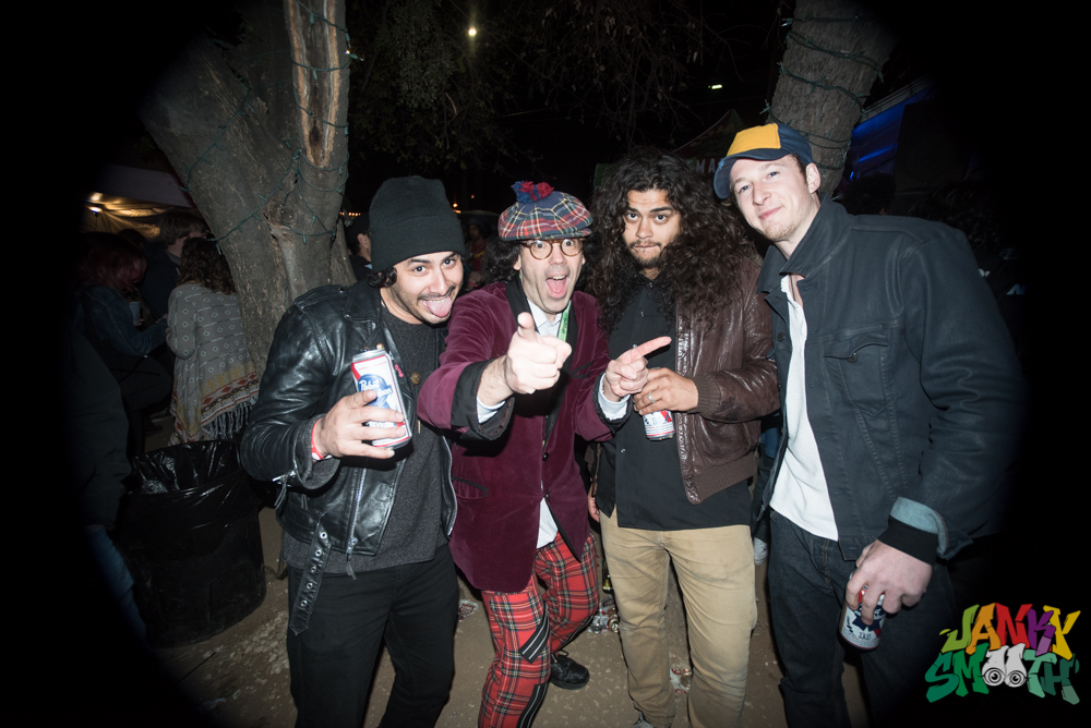 Nardwaur with Them Howling Bones at Burgermania