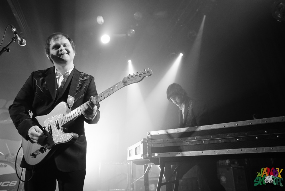 The Sonics shred