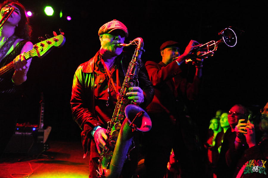 Danny Ray and Catherine Popper play benefit at The Roxy