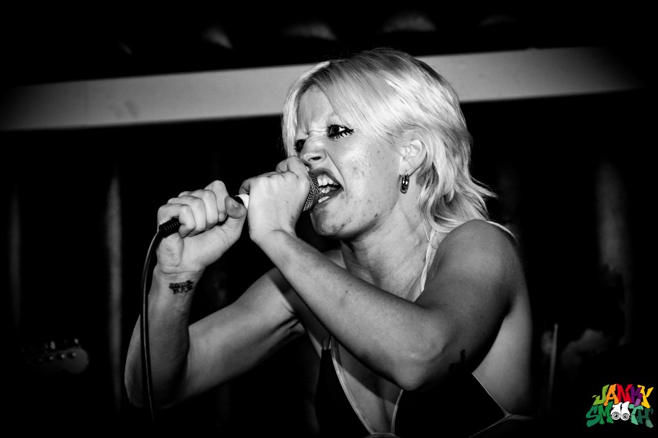 Amyl & the Sniffers