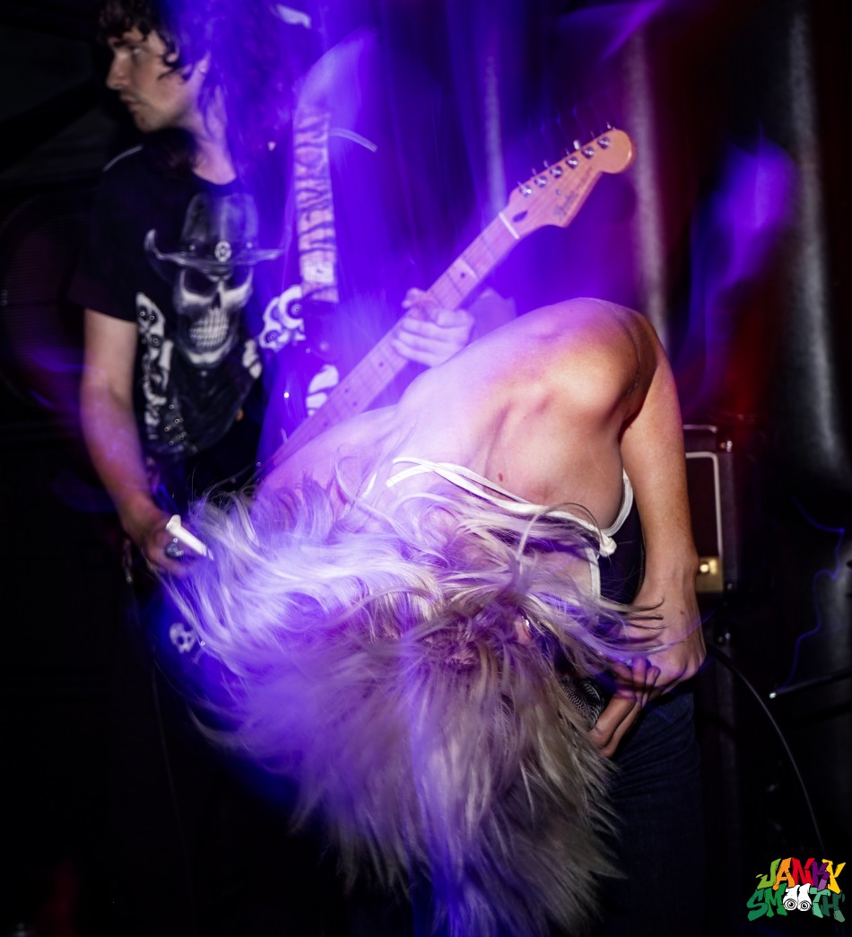 Amyl & the Sniffers