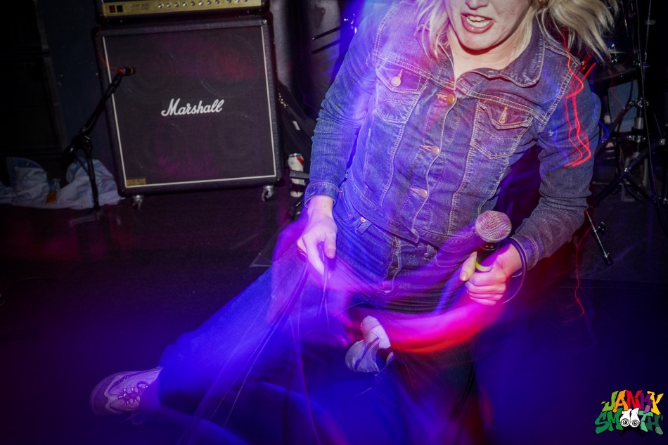 Amyl & the Sniffers
