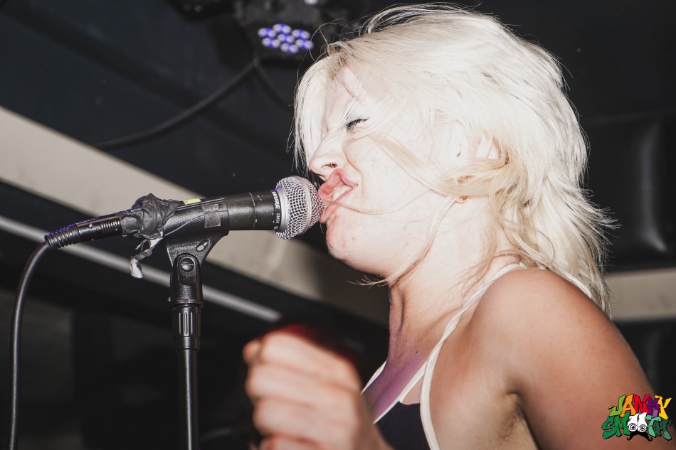 Amyl & the Sniffers