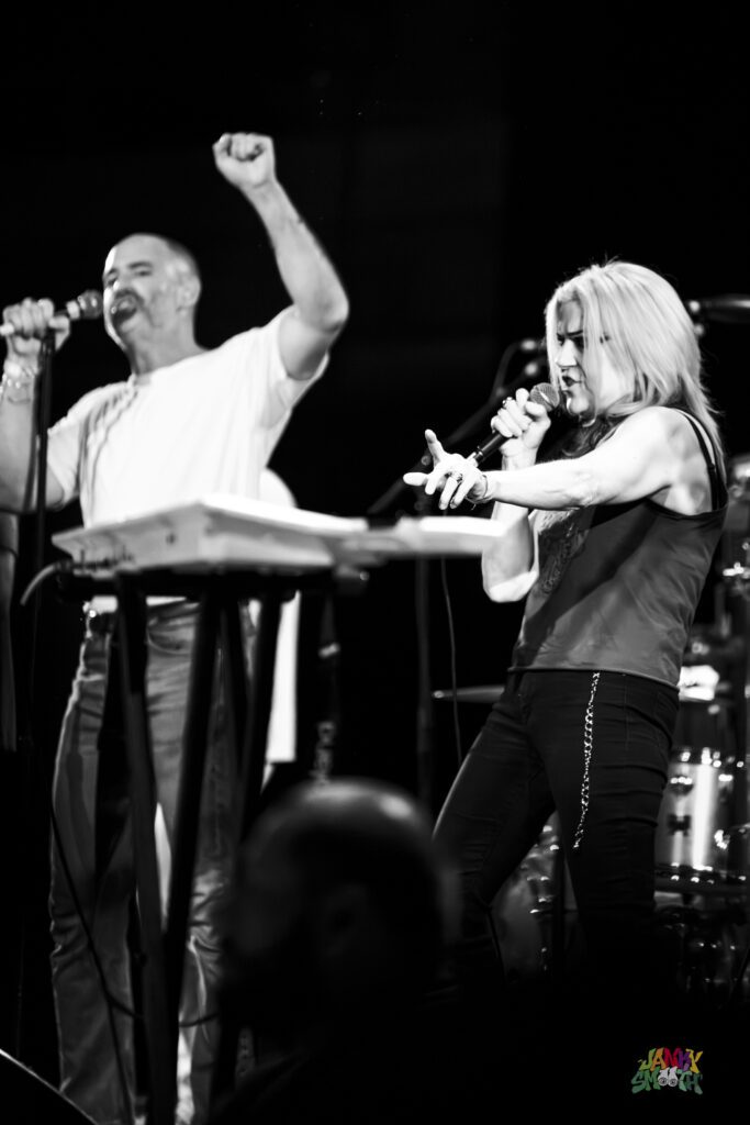 Donita Sparks w/ Ceremony by Taylor Wong