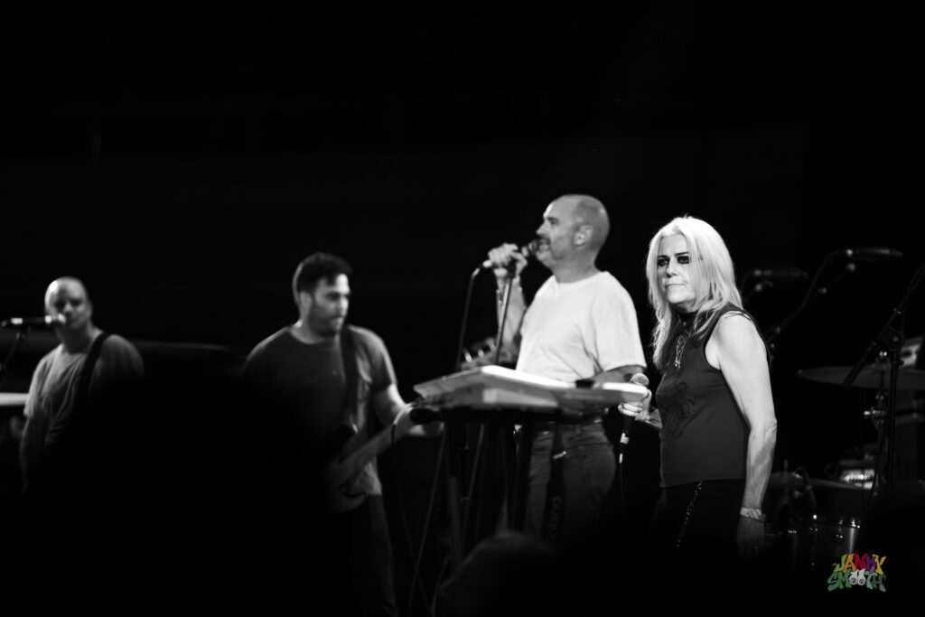 Donita Sparks w/ Ceremony by Taylor Wong