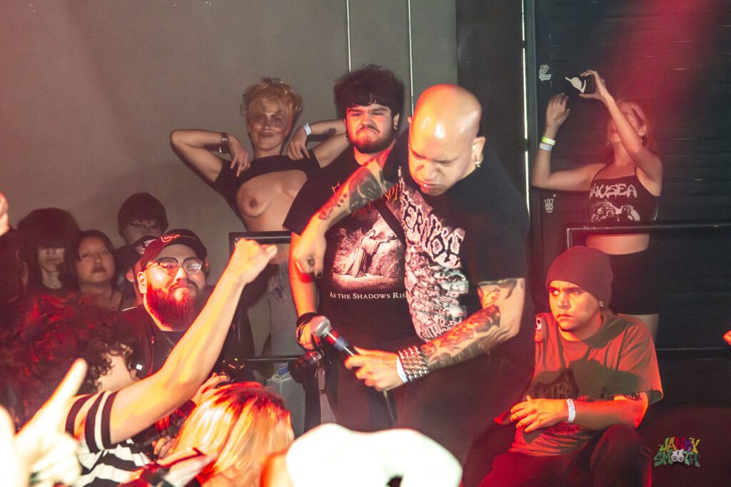 GOLPE by Taylor Wong