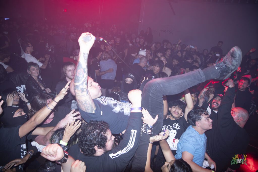 GOLPE by Taylor Wong